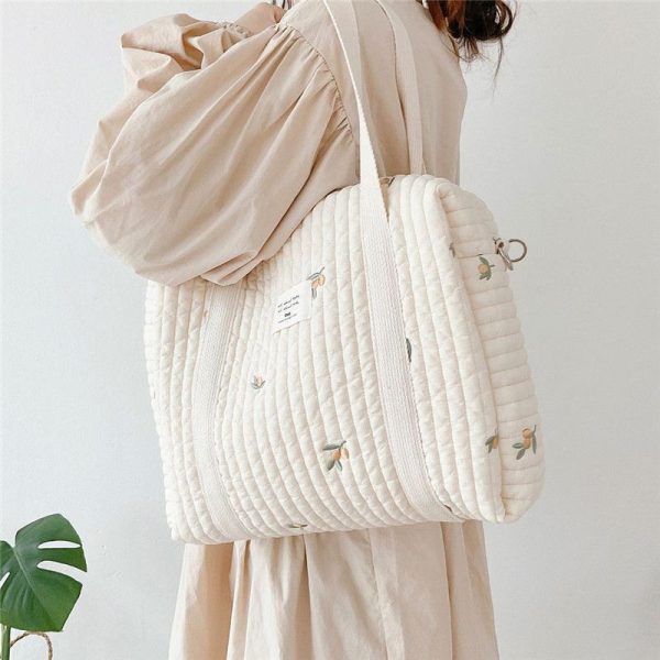 Sac à langer en coton brodé élégant